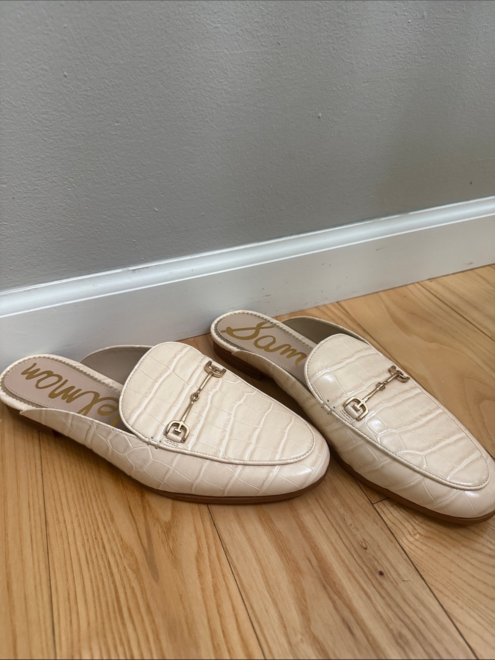 Never worn Sam Edelman Cream Croc-Embossed Backless Loafers with Gold Hardware